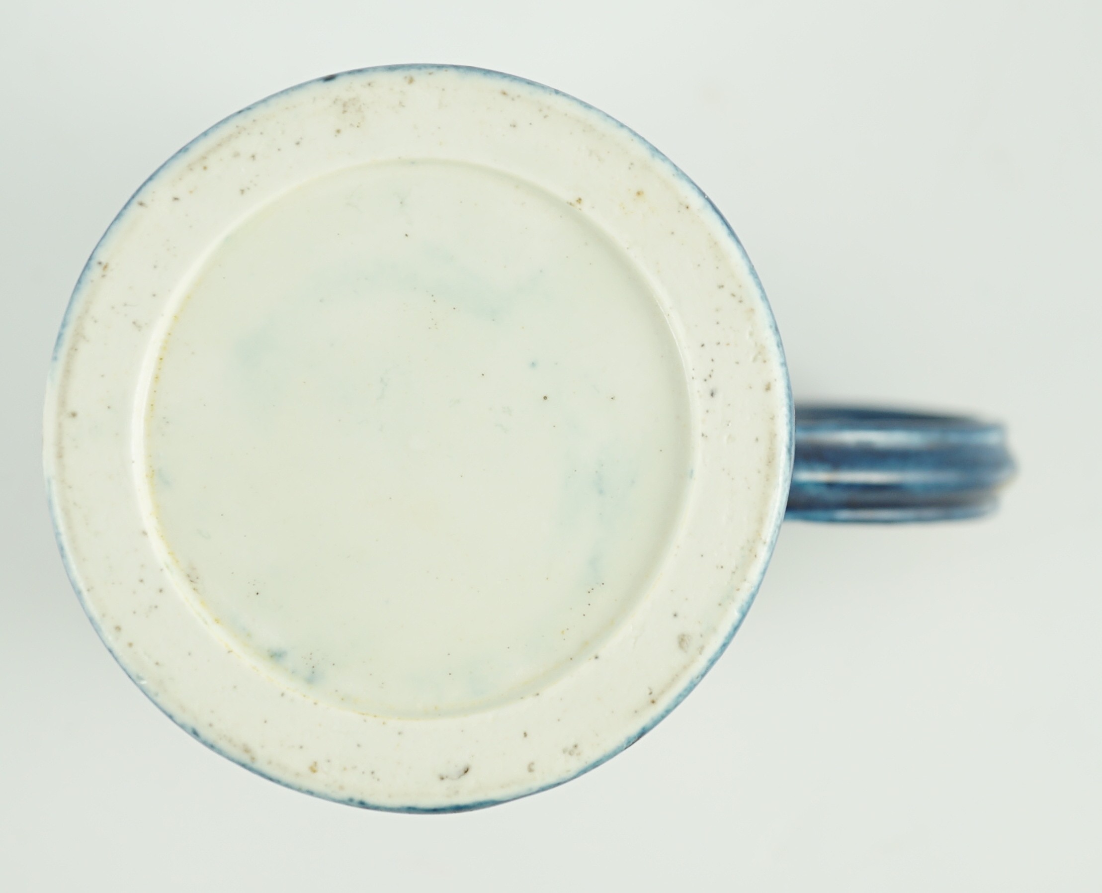 A Worcester kakiemon powder blue small mug, c.1765, 8.3cm high